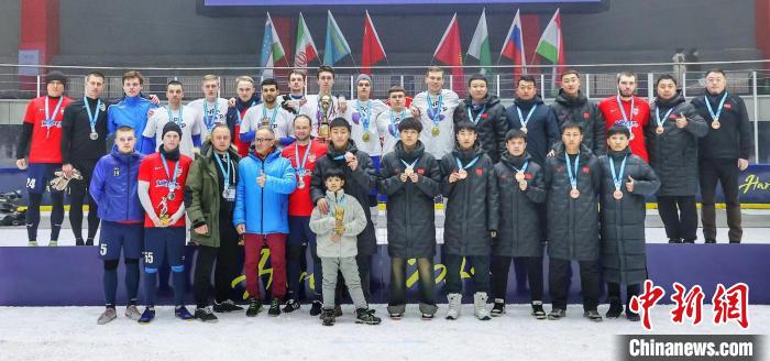 哈尔滨冰雪场地上，俄罗斯北极熊队夺得2024上海