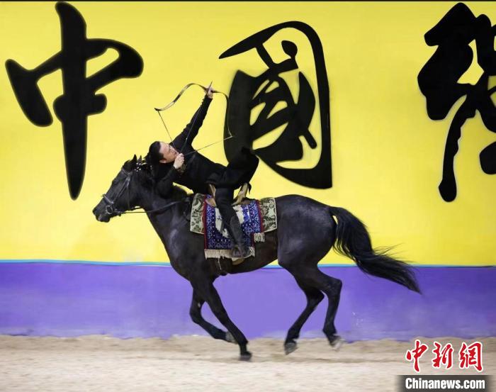 深圳揭牌成立的中国少数民族体育协会骑射运动