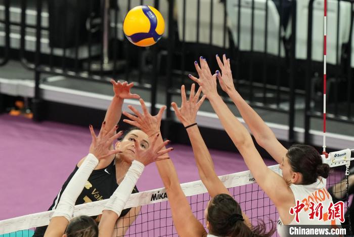 土耳其伊萨奇巴希女排力克劲敌 加冕女排世俱杯