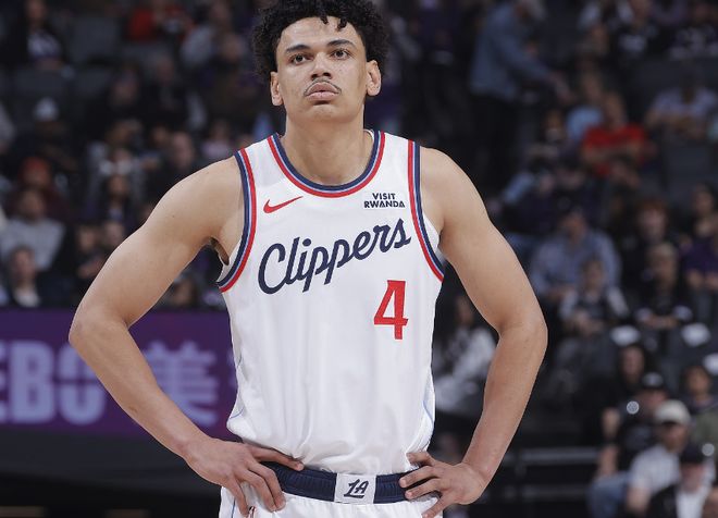 快船力克雄鹿迎三连胜 伦纳德单节16分率队狂胜