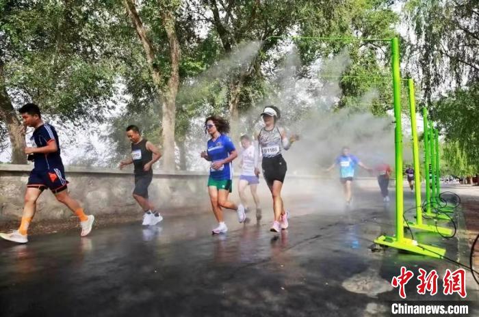 第二届京津冀青龙湾森林半程马拉松参赛者畅享